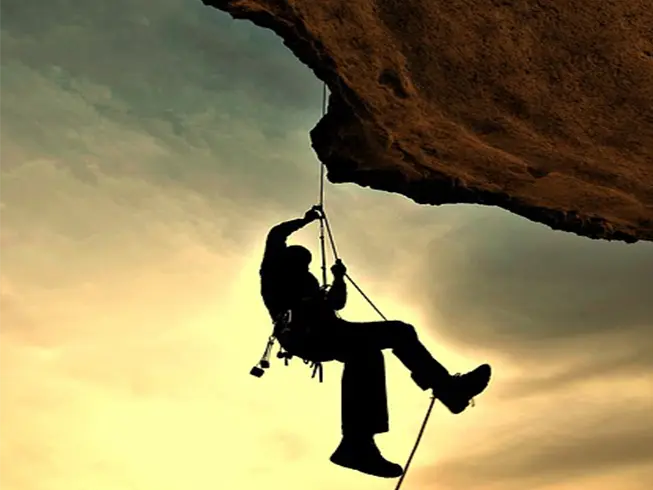 The Importance of regular Safety Equipment in arrampicata, speleologia, Canyoning